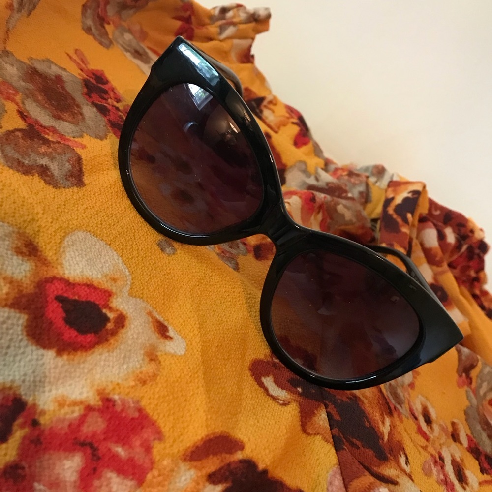 NWOT black cat-eye sunglasses
